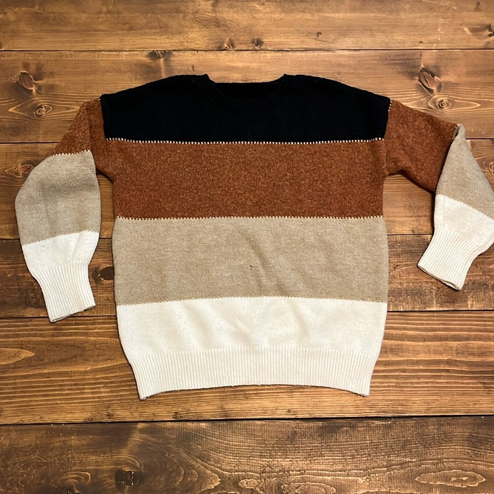 Four color crew neck sweater